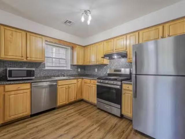 Condo for rent in Newark