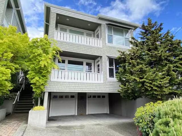Condo for rent in Kirkland