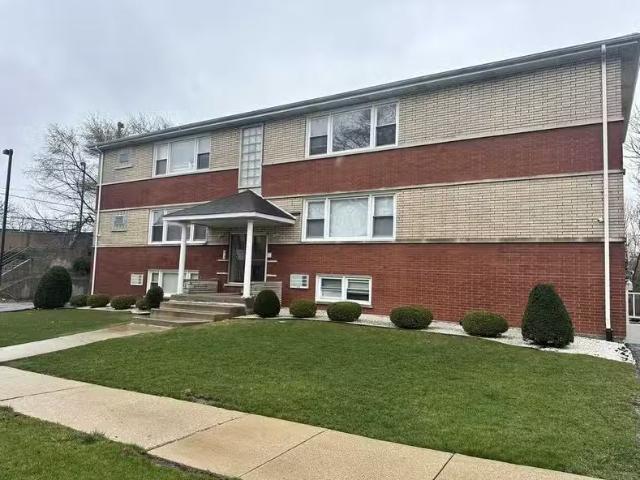 Condo for rent in Bedford Park