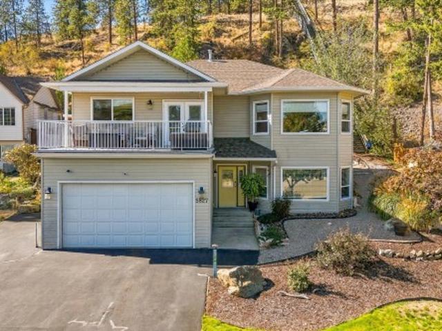 House for sale in Peachland, Regional District of Central Okanagan