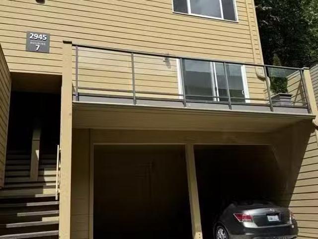 Condo for rent in Kirkland