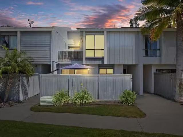 Condo for rent in Costa Mesa