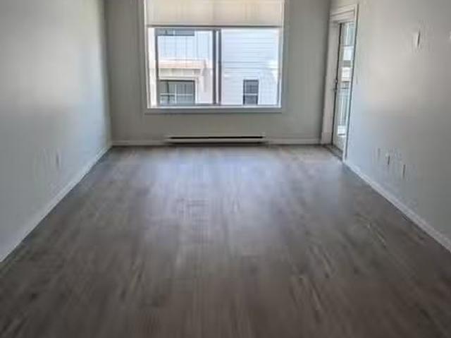 Condo for rent in Surrey, British Columbia