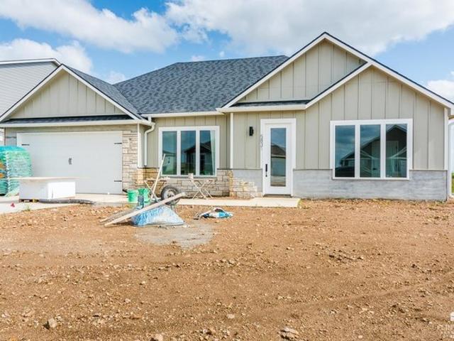 House for sale in Manhattan, Riley County