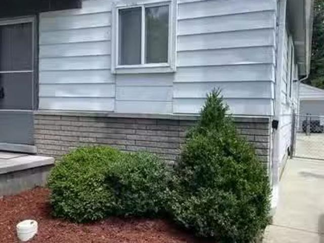 Condo for rent in Warren