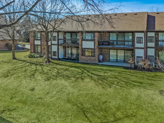Condo for sale in Westmont, Illinois