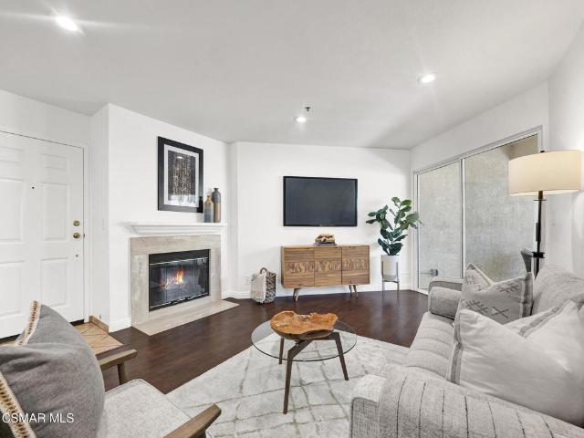 Condo for sale in Oak Park, California