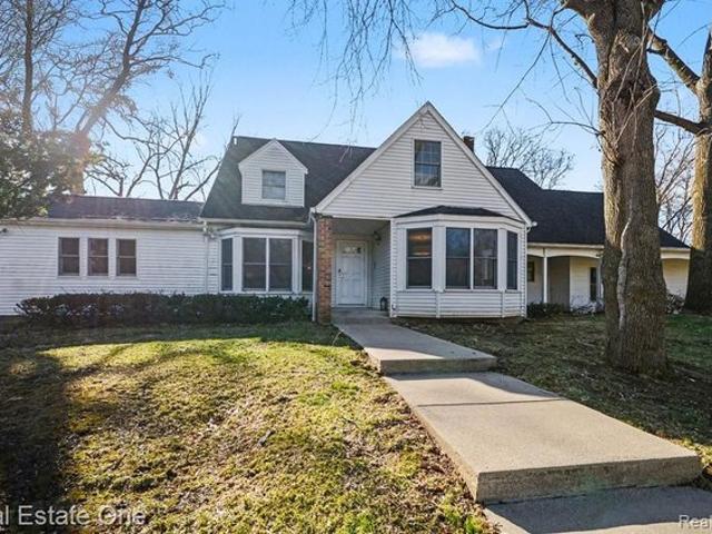House for sale in West Bloomfield, Michigan
