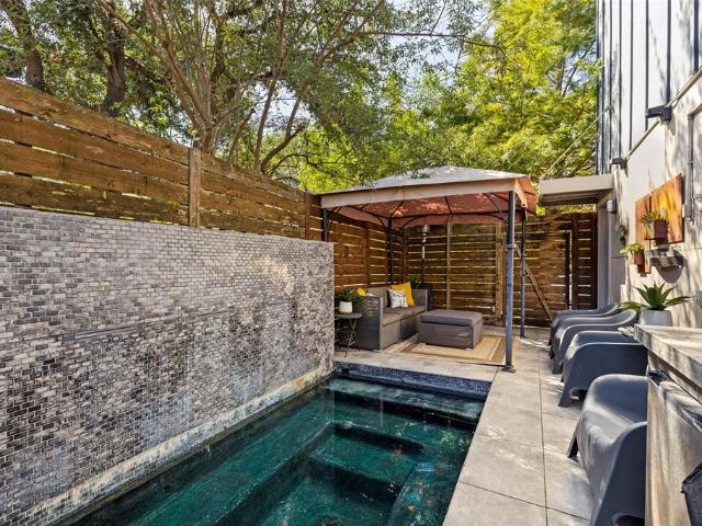 Townhouse for sale in Dallas, Texas