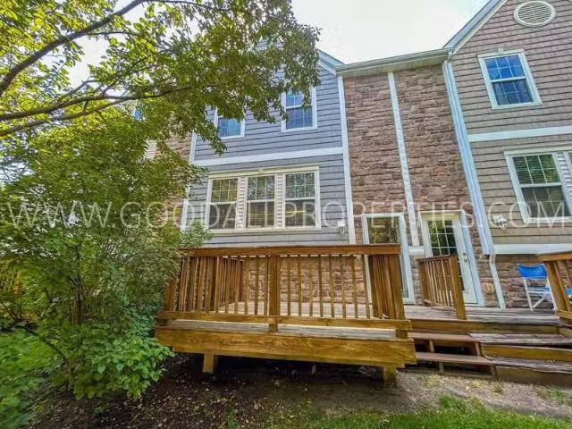 Condo for rent in Urbandale