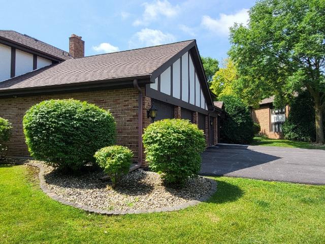 Condo for sale in Westmont, Illinois