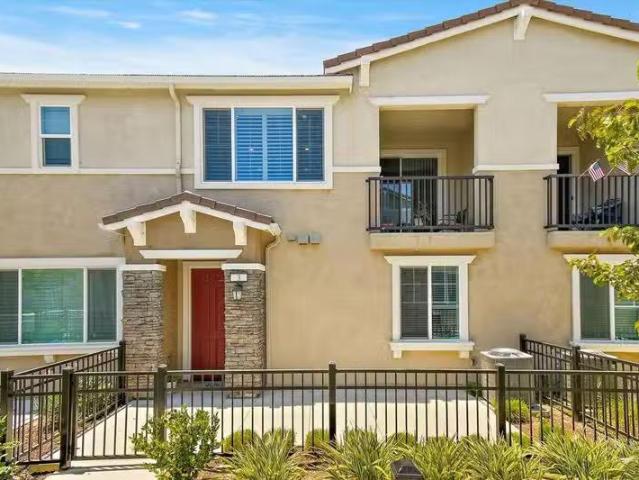 Condo for rent in Fontana