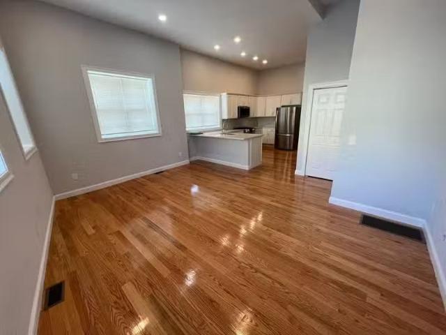House for rent in Somerville