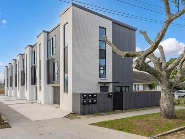 Townhouse for sale in Panmure