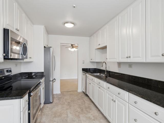 Condo for sale in Westmont, Illinois