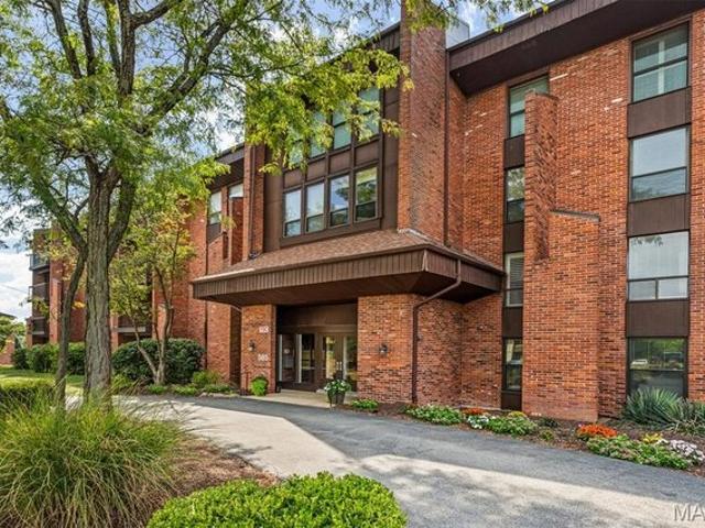 Condo for sale in Creve Coeur, Missouri