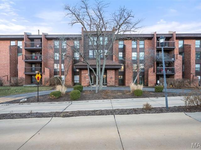 Condo for sale in Creve Coeur, Missouri