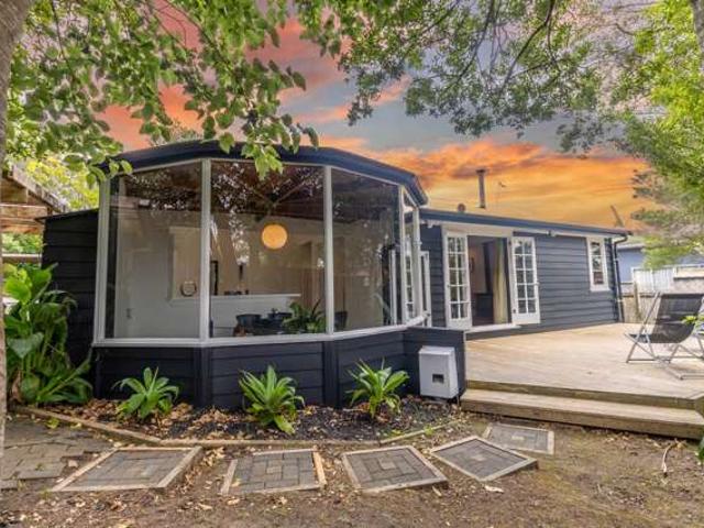 House for sale in Oratia