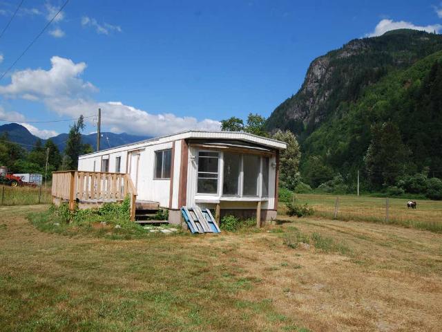 House for sale in Canyon, British Columbia