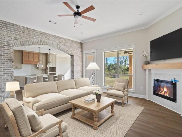 House for sale in Iowa, Louisiana