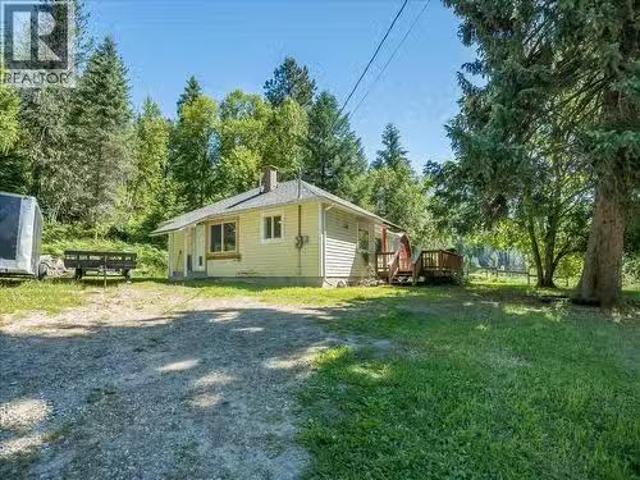 House for sale in Winlaw, Area H (The Slocan Valley)