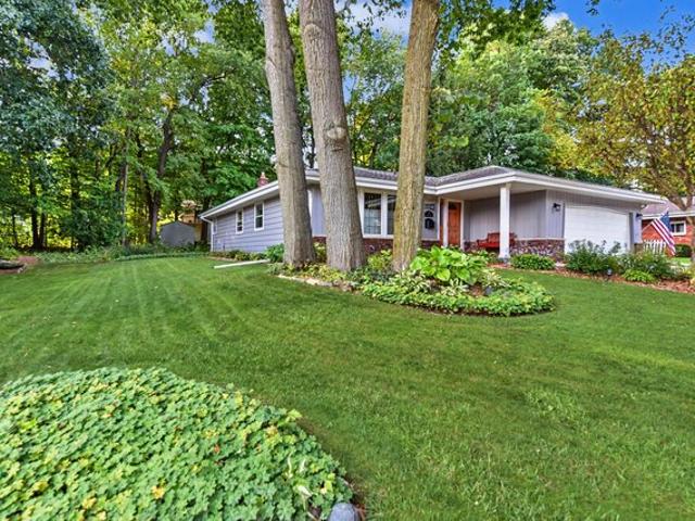 House for sale in R, Greendale