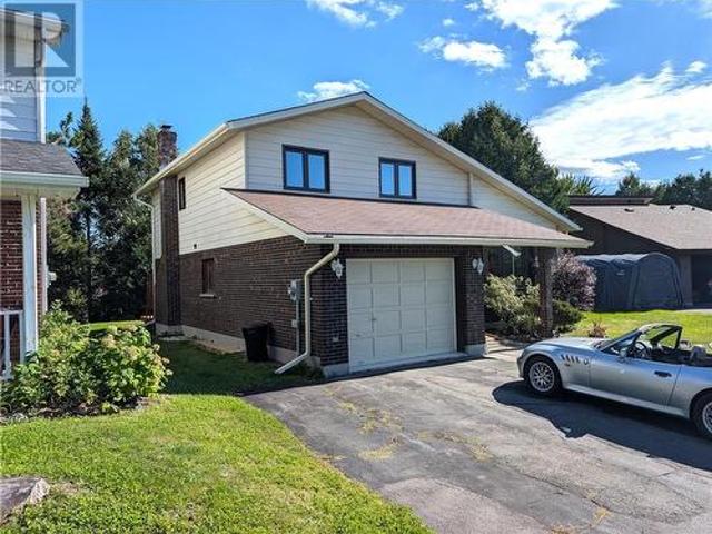 House for sale in Moonglo, Greater Sudbury