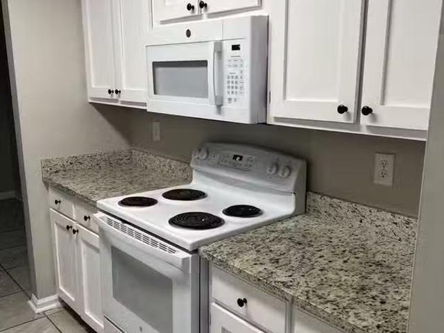 Condo for rent in Brunswick