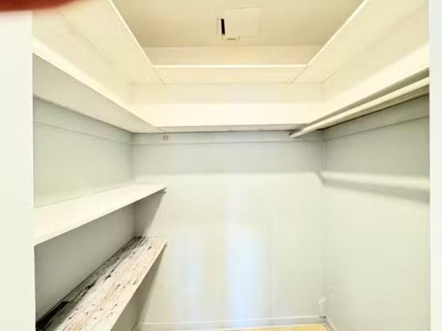 Condo for rent in Chomedey, Quebec