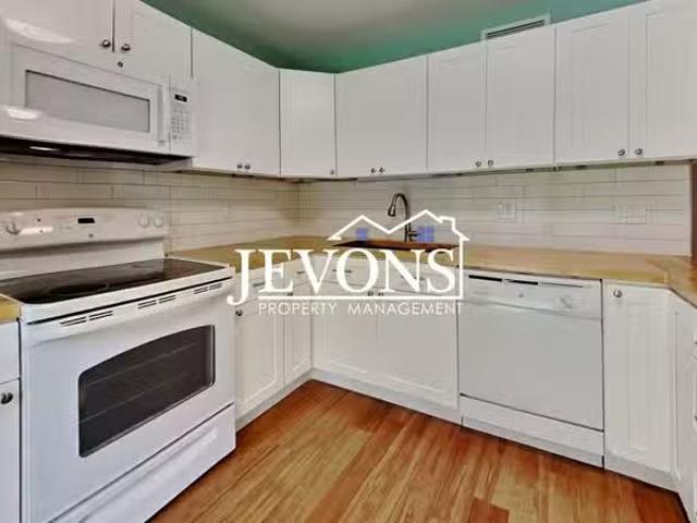 House for rent in Kirkland
