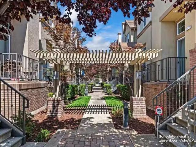 Condo for rent in Fremont