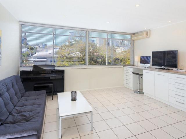 Granny Flat for rent in Spring Hill, Greater Brisbane