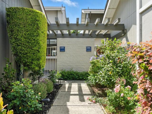 Townhouse for sale in Redwood City
