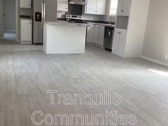 House for rent in Dickson