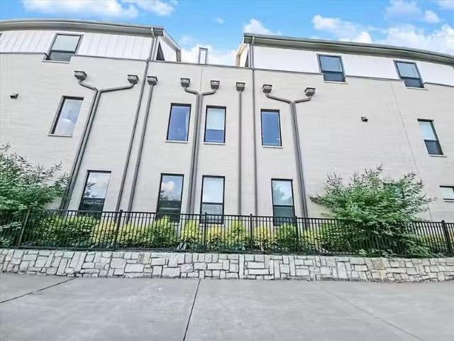 Condo for rent in Dallas
