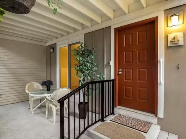Condo for rent in Kirkland