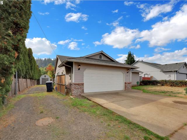 House for sale in Creswell, Oregon