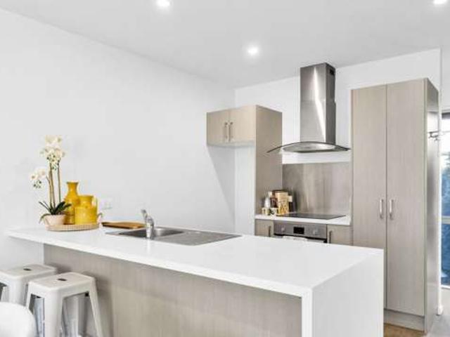 Townhouse for sale in Addington, Canterbury