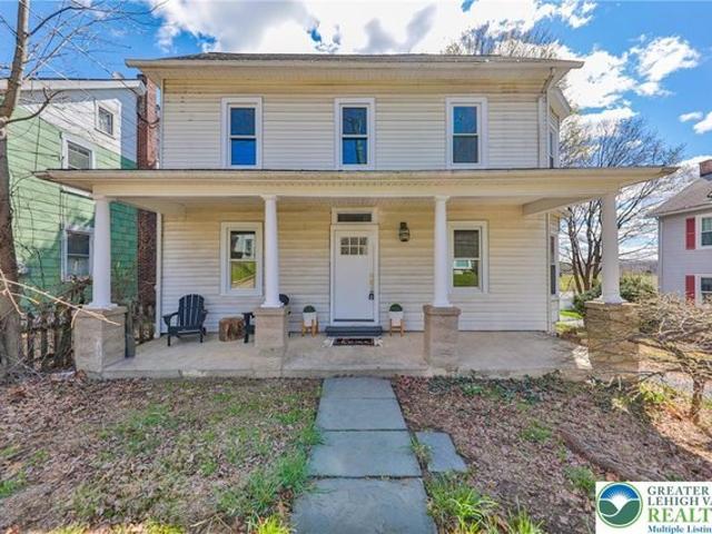 House for sale in Mount Bethel, Pennsylvania