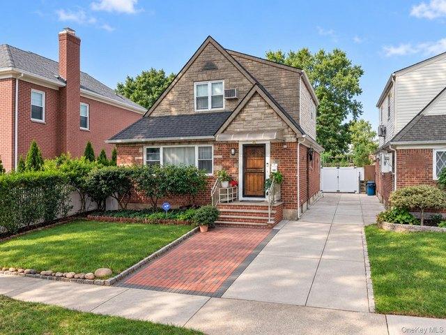 House for sale in Queens, Arverne