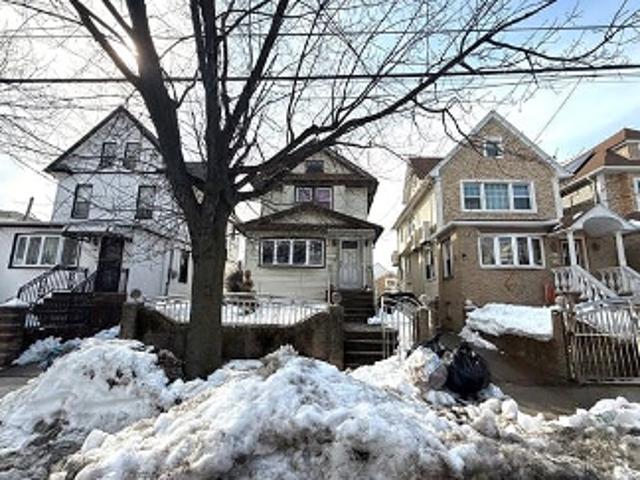 House for sale in Queens, Arverne