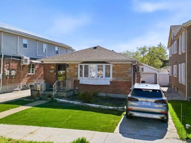 House for sale in Queens, Arverne