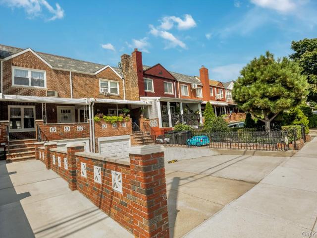House for sale in Queens, Arverne