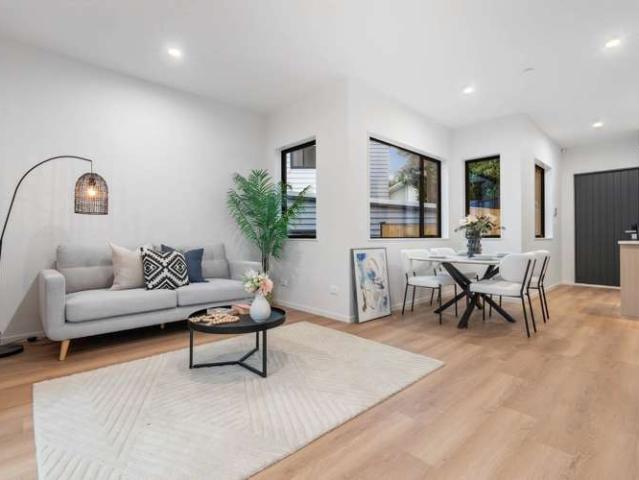 Townhouse for sale in Mount Wellington