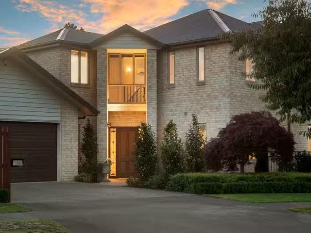 House for sale in Chaslands, Canterbury