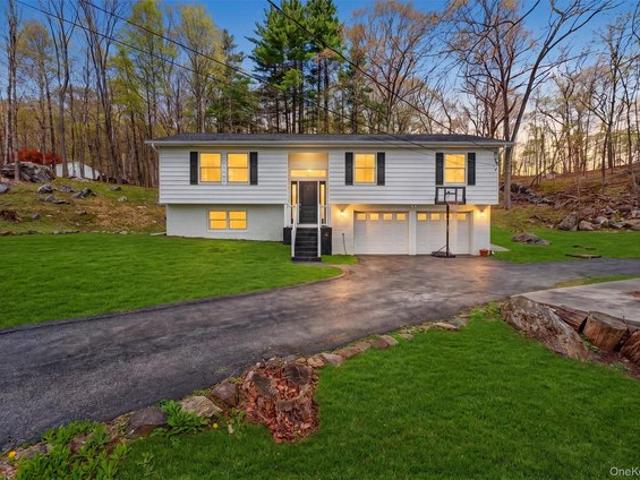 House for sale in Baldwin Place, New York