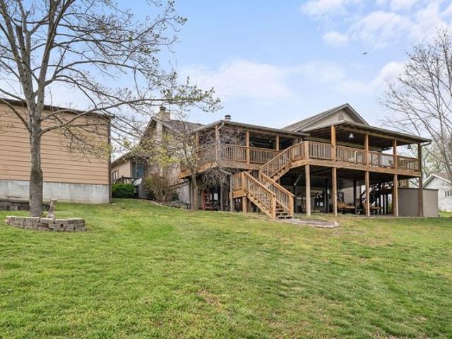 House for sale in Stone, Missouri
