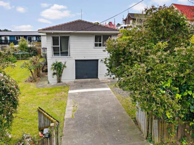 House for sale in Massey, Henderson-Massey