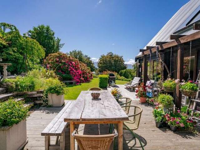 Property for sale in Otakou