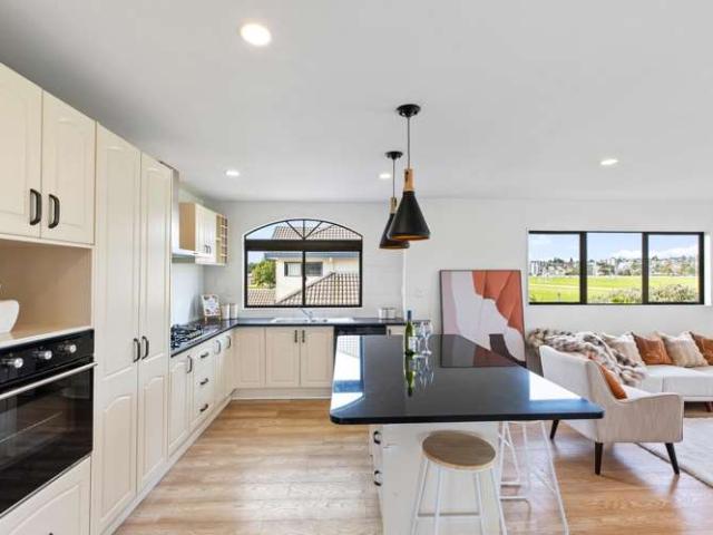 House for sale in Avondale